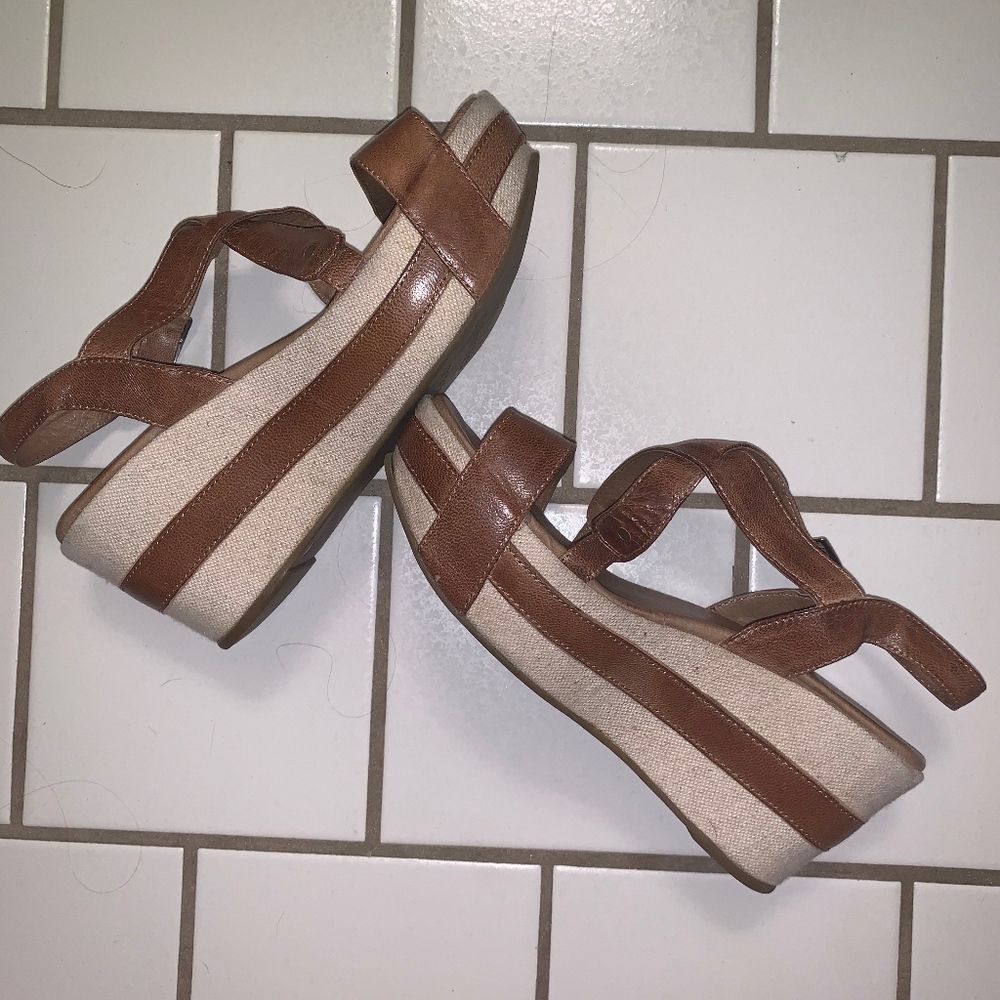 Antelope Taupe Leather Wedges// Size 39 (US 9)